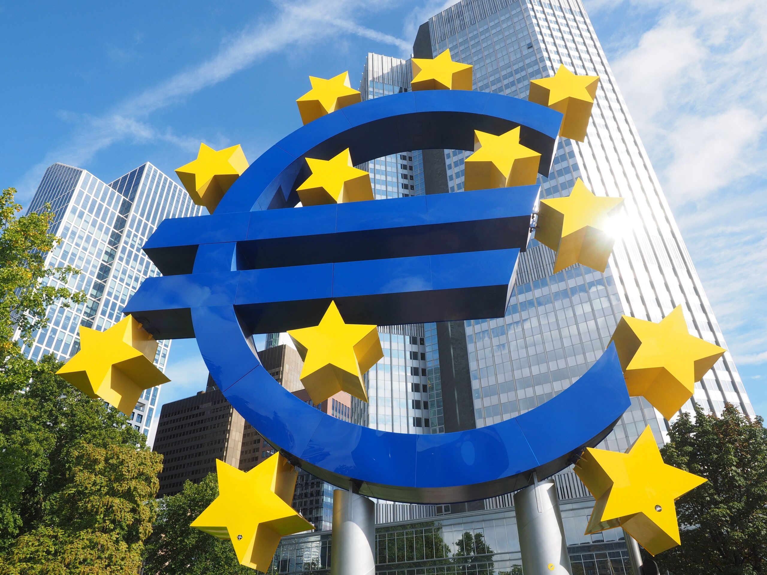 Imagine asociată subiectului: România ar putea viza intrarea în zona euro în 2032