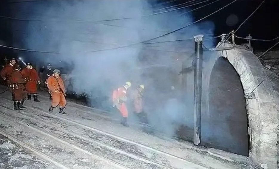 90 de morți după o explozie la o mină de cărbune din China. E cel mai grav dezastru minier din ultimul deceniu (Video)