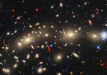 Telescopul Webb a descoperit una dintre primele galaxii ale Universului