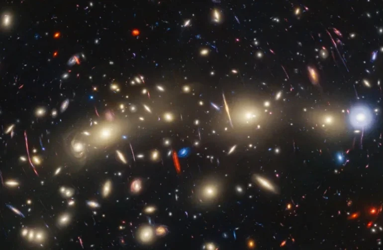 Telescopul Webb a descoperit una dintre primele galaxii ale Universului