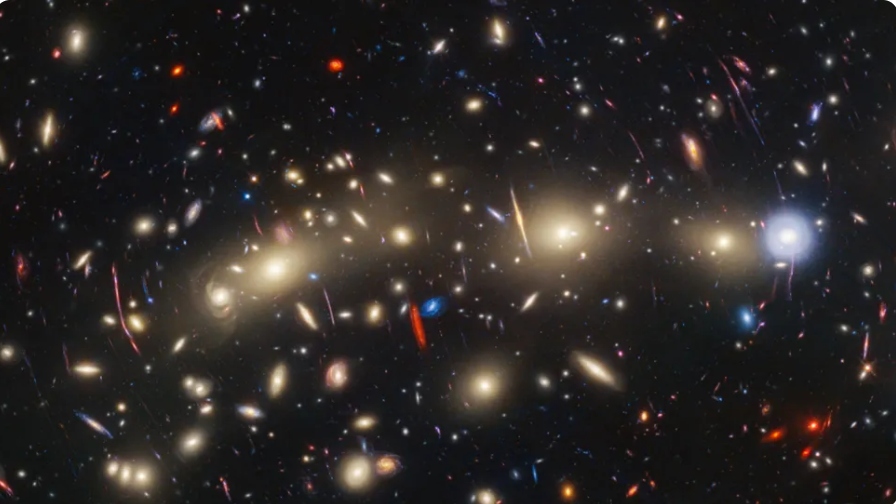 Telescopul Webb a descoperit una dintre primele galaxii ale Universului