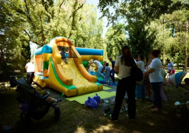 Un copil de doar doi ani a murit după un incident petrecut pe un tobogan gonflabil la Satu Mare