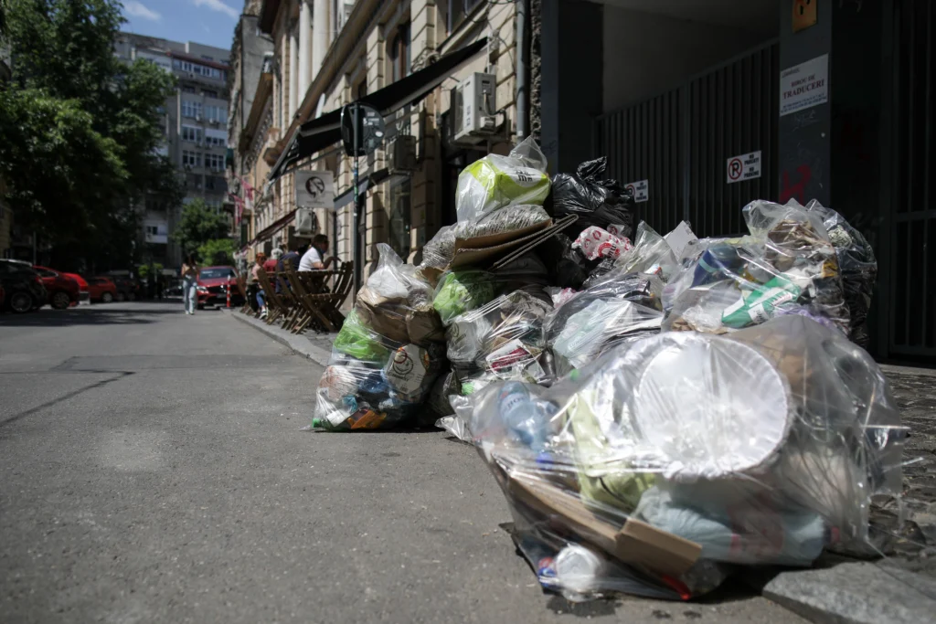 Bucureștiul riscă o criză a deșeurilor. Prefectul Capitalei: Nu mai putem ascunde gunoiul sub preș