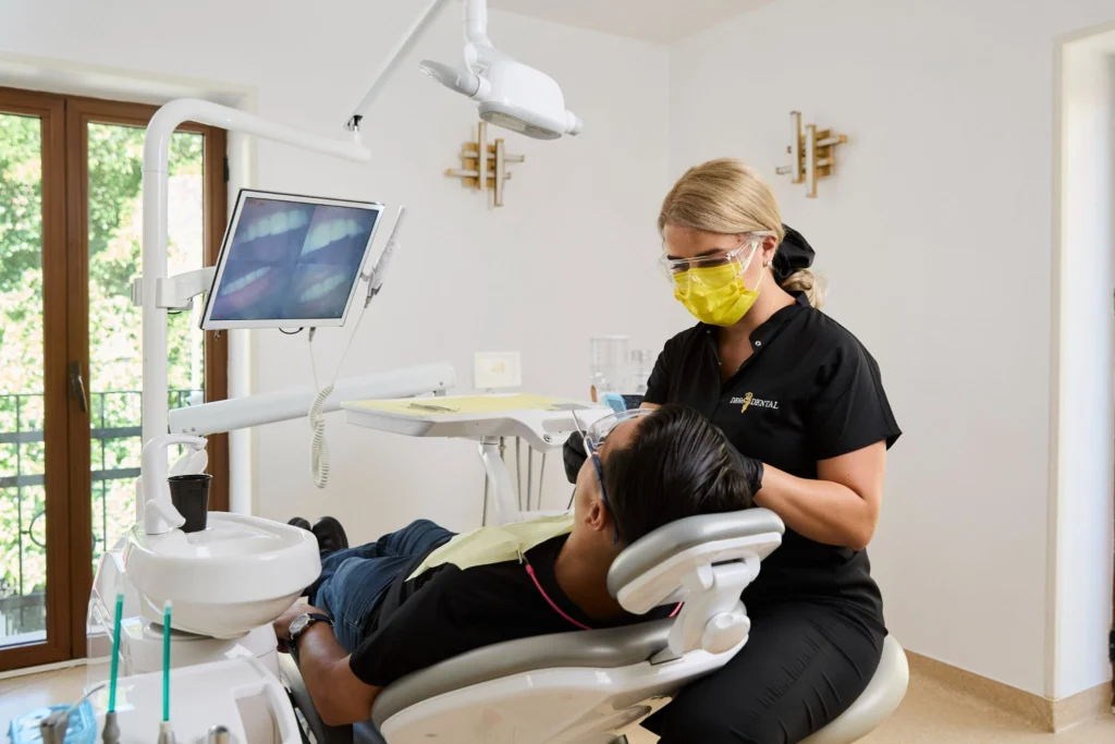 Te sperie gândul la stomatolog? La Deos Dental, transformăm vizita la dentist într-o experiență calmă, sigură și orientată spre confort