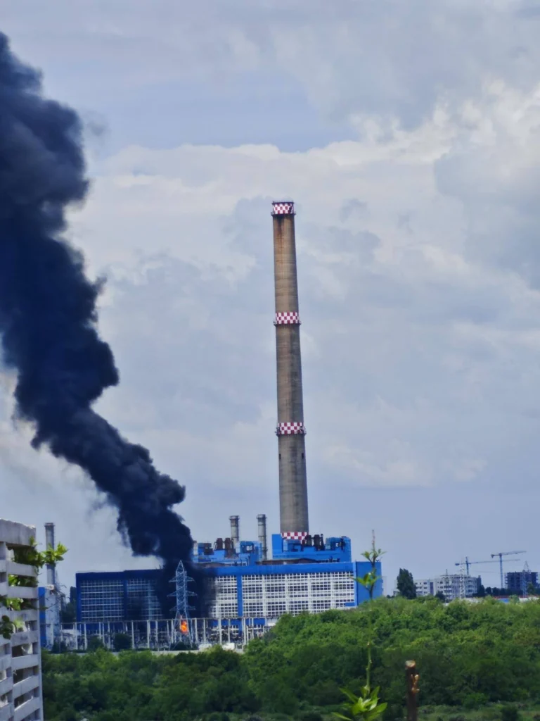 Un nou incendiu la CET Vest București. Fum puternic, a fost emis RO-Alert (Foto & Video) ELCEN: Nu există risc pentru populație sau termoficare