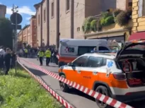 O mașină a intrat cu viteză în mulțime, în centrul orașului Modena: cel puțin 7 răniți, doi în stare gravă