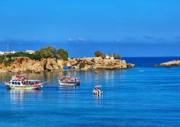 Insula din Grecia care se vinde la prețul unui apartament. E considerată o „bijuterie”