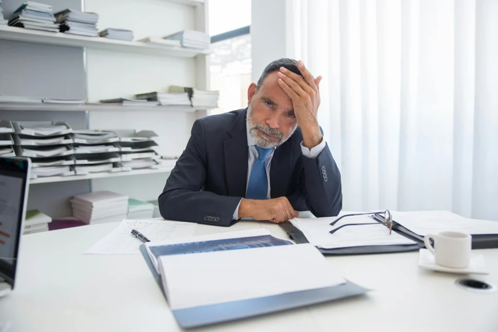 Economist: 75.000 de locuri de muncă ar putea dispărea până la finalul anului. România e într-o zonă de „sevraj economic”