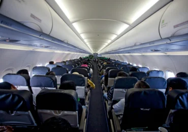 Două milioane de locuri au dispărut din avioane, după ce prețul combustibilului pentru aviație s-a dublat
