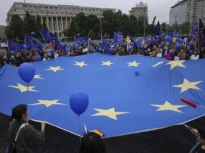 Marș pro-Europa, în București. Nu e un protest, e o sărbătoare: România o duce bine în UE. Doar că noi ne-am învățat cu răul (Foto & Video)