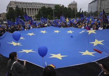 Marș pro-Europa, în București. Participanții au ajuns în Piața Victoriei (Video)
