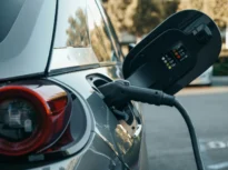 Creștere de 113% a înmatriculărilor de mașini electrice în aprilie. Cele mai populare modele în România