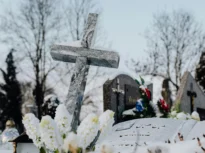 Mormântul unui bărbat din Slovacia a fost deschis pentru că rudele susțineau că aud zgomote: „Parcă bătea în sicriu”