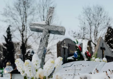 Mormântul unui bărbat din Slovacia a fost deschis pentru că rudele susțineau că aud zgomote: „Parcă bătea în sicriu”