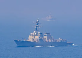 Trei nave americane atacate în Ormuz. Iranul prevede o mare victorie. Trump: S-au jucat cu noi astăzi. I-am spulberat