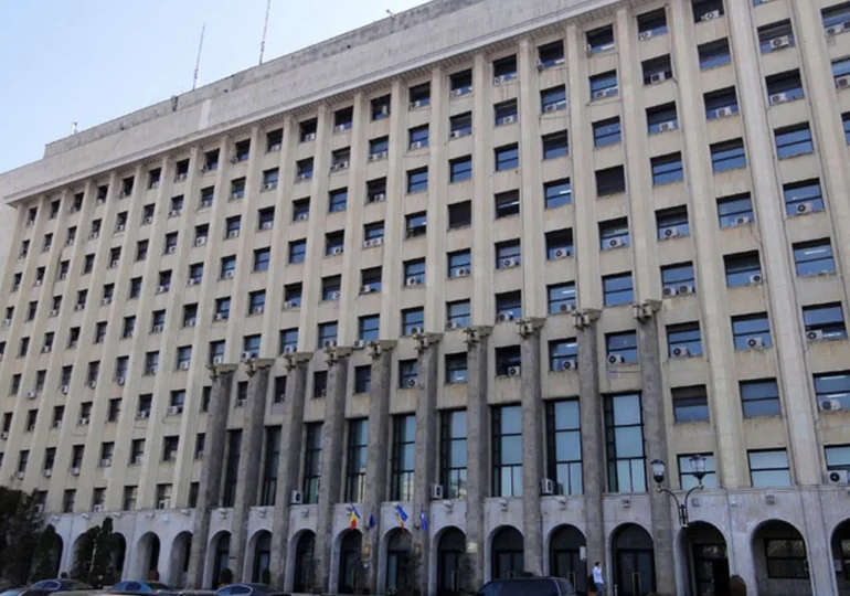Un lift s-a prăbușit în Ministerul Transporturilor. Victimele sunt duse la spital