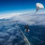 Panică pe un aerodrom de lângă Craiova: Un bărbat a scăpat cu viață după ce parașuta nu i s-a deschis (Video)