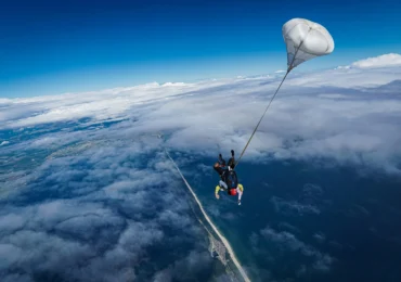 Panică pe un aerodrom de lângă Craiova: Un bărbat a scăpat cu viață după ce parașuta nu i s-a deschis (Video)
