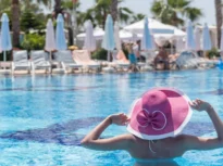Un turist a câștigat despăgubiri în instanță, după ce nu a găsit șezlonguri libere la un hotel din Grecia