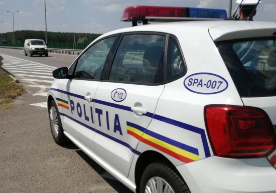 Cursă nebună pe A2: Un tânăr dat în urmărire a fost prins după ce s-a răsturnat cu mașina (Video)