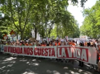 Zeci de mii de oameni au ieșit în stradă la Madrid: Locuințele ne costă viața. Reduceți chiriile (Video)
