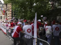 Protest Sanitas la ușa lui Pîslaru: Interimarii vor să ne ia banii! (Video)