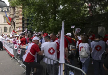 Protest Sanitas la ușa lui Pîslaru: Interimarii vor să ne ia banii! (Video)