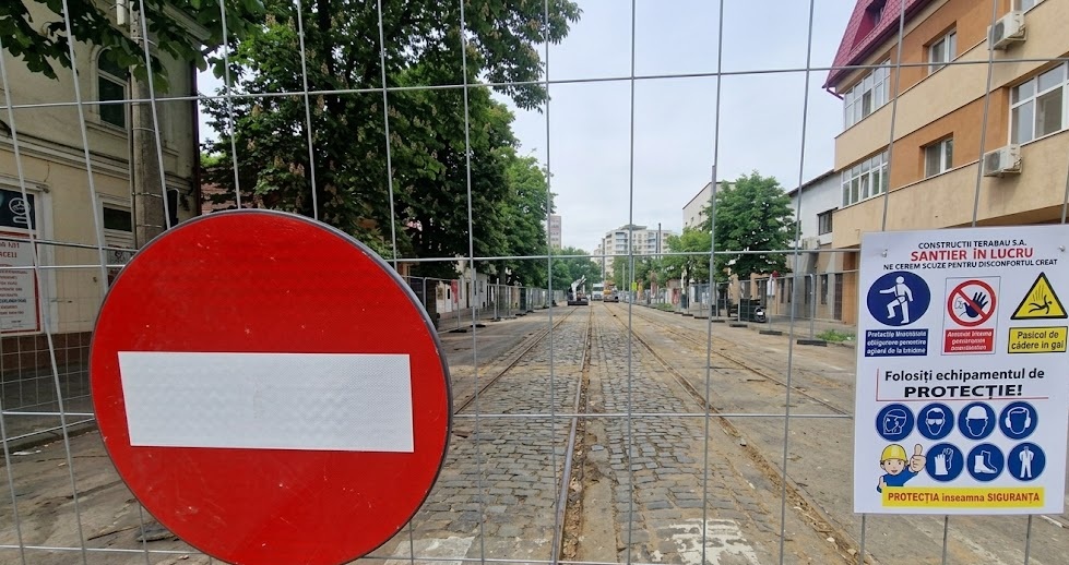 șantier în lucru pe Strada Maica Domnului