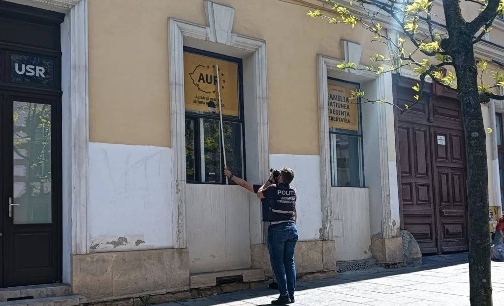 Sediul AUR din Cluj-Napoca a fost vandalizat după votul moțiunii de cenzură (Foto)