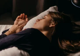 8 ore de somn pe noapte sunt prea multe, arată un studiu nou. Cât ar trebui să dormi