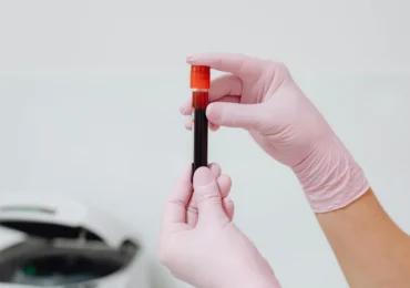 Nou test de sânge pentru diagnosticul bolii Alzheimer, autorizat în UE