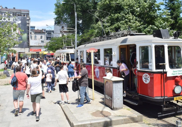 Eveniment inedit în Capitală, de Ziua Copilului: Peste 2.000 de bucureșteni au venit la Parada Tramvaielor (Foto)