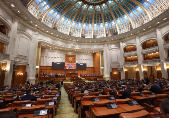 Începe sesiunea extraordinară a parlamentului pentru legile din PNRR, dar și TVA la locuințe. Marea absentă, legea salarizării