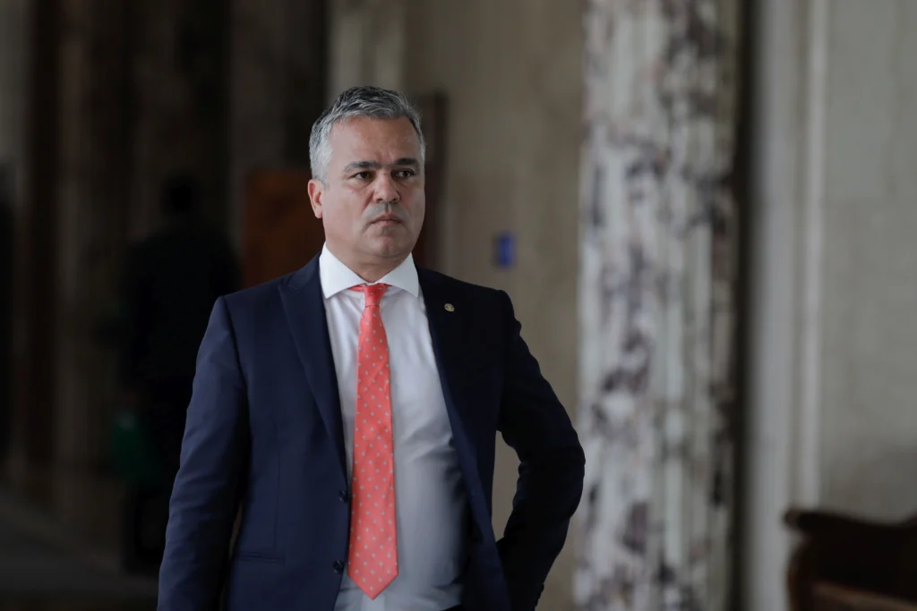 LIVE Veștea, chemat la Cotroceni să i se spună să plece, după ce a negociat cu extremiștii alături de Marian Neacșu. Trei noi variante de premier