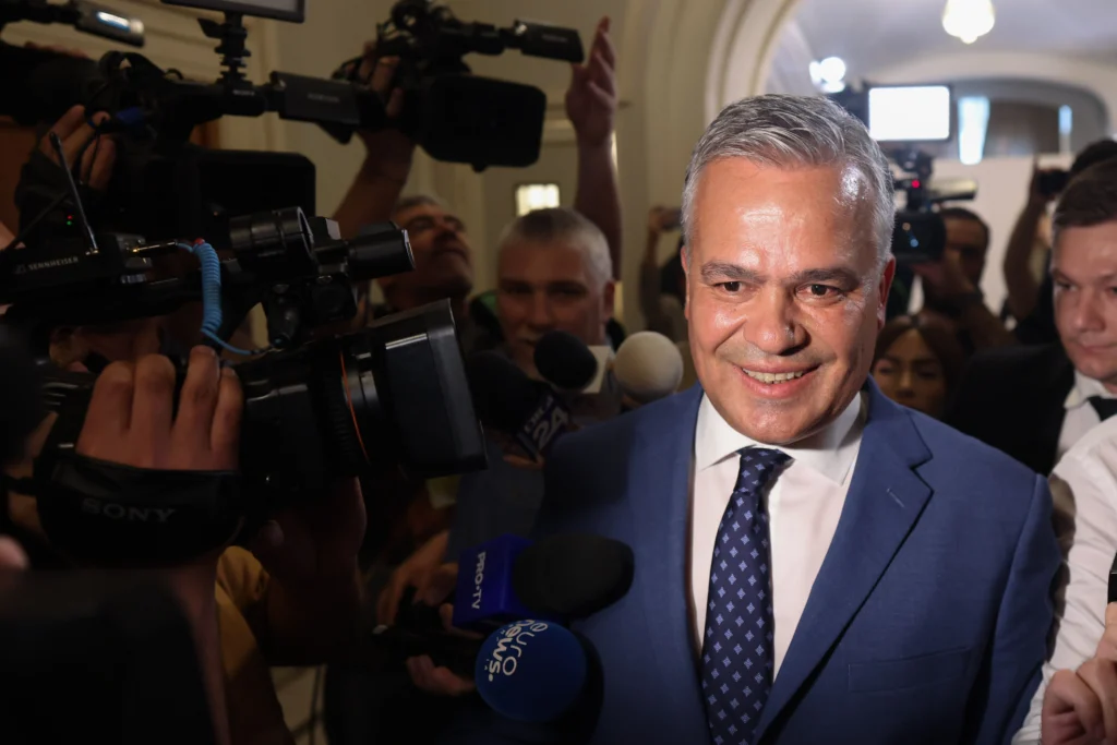Stenograme din ședința PNL. Bolojan îl acuză pe Veștea de „atitudine necolegială”: Nu ne-a anunțat. Premierul desemnat își pune cenșă în cap: „Sunt lucruri pe care mi le reproșez”