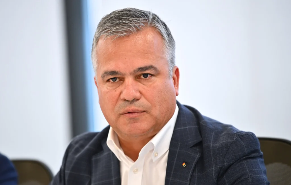 Premierul desemnat de Nicușor Dan a început facultatea la 4 ani după ce a terminat liceul, la o universitate particulară neacreditată. Precizările lui Veștea
