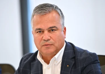Premierul desemnat de Nicușor Dan a început facultatea la 4 ani după ce a terminat liceul, la o universitate particulară neacreditată. Ce arată CV-ul lui Adrian Veștea