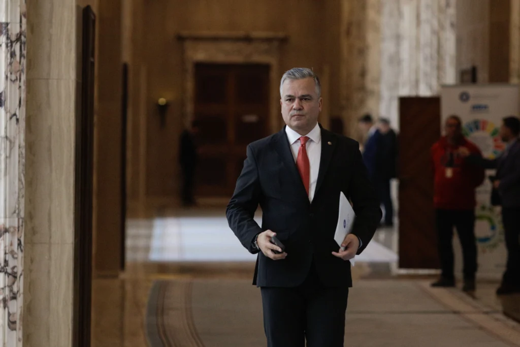 Adrian Veștea merge astăzi în Parlament cu lista miniștrilor. Începe cursa pentru votul de învestitură