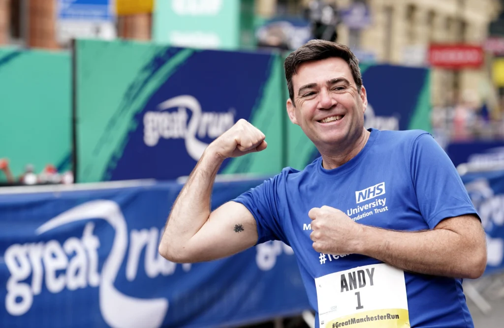 Cine este Andy Burnham, politicianul care se pregătește să-i ia locul lui Keir Starmer