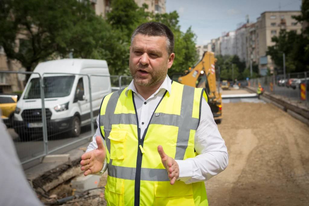 Instanța oprește temporar reorganizarea lui Ciucu la Primăria Capitalei. Prima victorie a sindicaliștilor