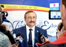 Rectorul Dan Cașcaval se laudă cu 220 de studenți aduși în PSD. ANOSR cere depolitizarea universităților