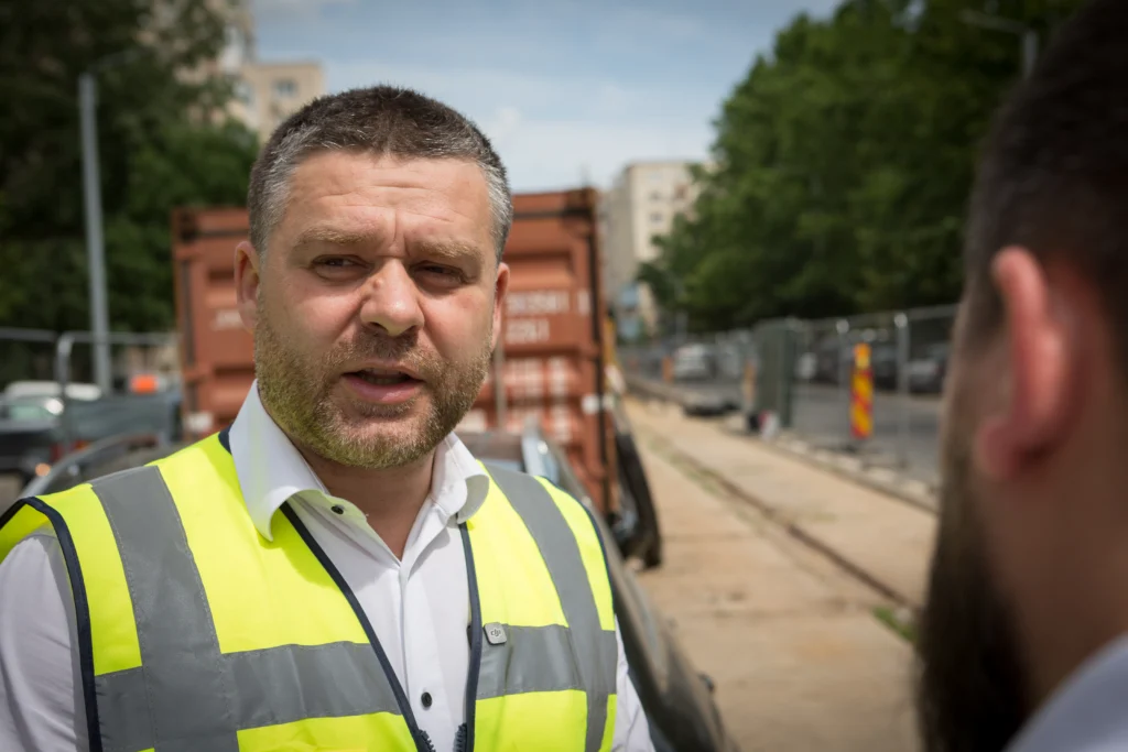 Exclusiv Am fost cu primarul Ciucu pe șantier. De ce durează ani de zile să schimbi o linie de tramvai în București (Foto&Video)