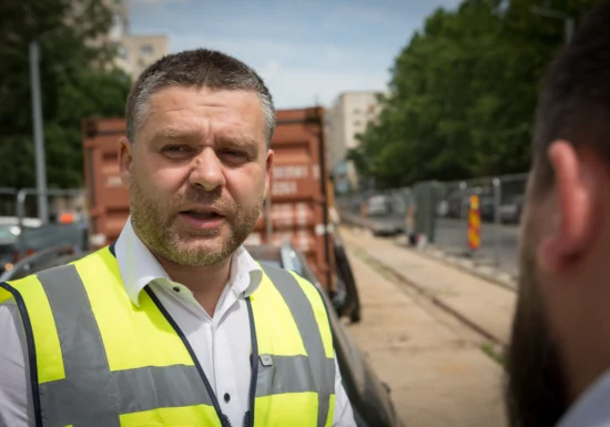 <span style="color:#990000;">Exclusiv</span> Am fost cu primarul Ciucu pe șantier. De ce durează ani de zile să schimbi o linie de tramvai în București (Foto&Video)