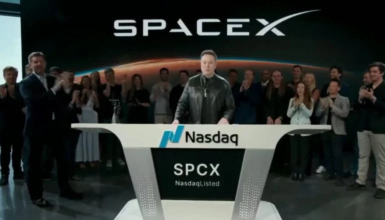 SpaceX a debutat pe bursă în cel mai mare IPO din istorie. Elon Musk devine primul trilionar