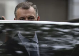 <span style="color:#990000;">LIVE</span> Tomac ne cere să fim raționali și partidele să renunțe la "politica reținerii": Să nu fim mai catolici decât papa! UDMR se gândește să iasă din sală la votul pentru Guvern