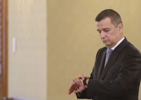 Haos cu program prelungit. Nici Guvern, nici legea salarizării. Blocaj total până la sfârșitul lui august