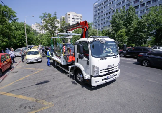 Primăria Capitalei vrea să ridice, pe zi, câte 30 de mașini parcate aiurea, în centrul Bucureștiului. Cine se va ocupa