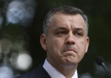 Tomac pleacă încrezător de la întâlnirile cu liderii partidelor, dar fără promisiuni de susținere. La PSD spune că a găsit „deschidere”. Negocierile continuă marți