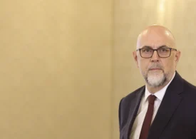 Kelemen Hunor propune trei formule de guvern și procedura de la Vatican: Închidem sala și, când iese fumul alb, deschidem sala!
