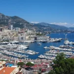 Suspecta atentatului cu colet-capcană din Monaco, dată în urmărire internațională. Femeia ar fi fost localizată în Germania